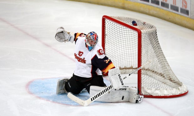 Cech Match! Save Penalti di Debut Ice Hockey